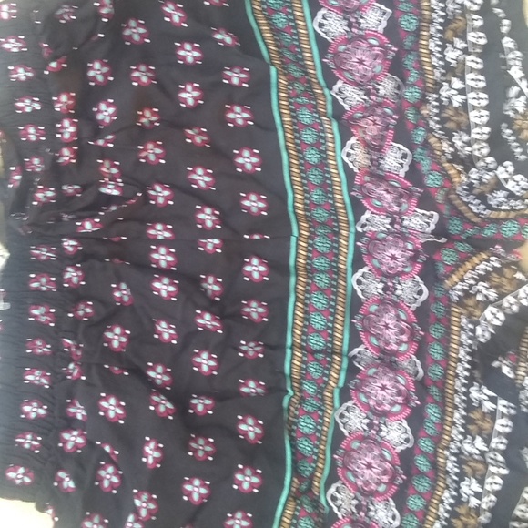 4 pairs of small flowy shorts - Picture 4 of 5